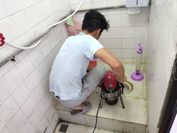 蓬溪管道堵塞冒臭气 专业师傅现场解决问题