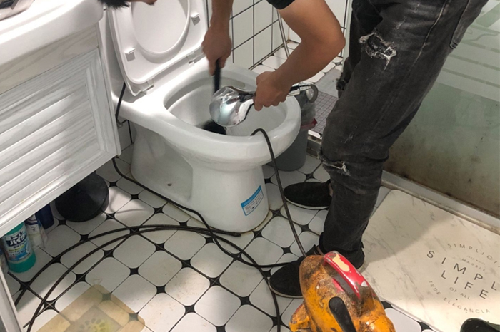 蓬溪马桶堵塞自己疏通还是找师傅?专业上门服务让你省时更省心