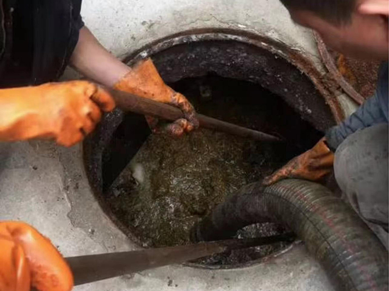 蓬溪清理化粪池时如何避免沼气的危害?